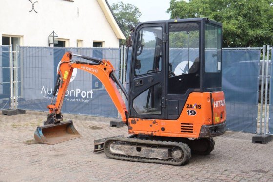 Mini excavator Hitachi ZAXIS ZX19-5A Diesel 10.6kW 2017 ZAXIS ZX19-5A 2017 2 image 3