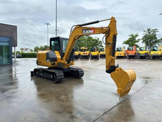 Midi excavator XCMG XE55DA Diesel 2022 XE55DA 2022 2 Crawler Excavators image 3