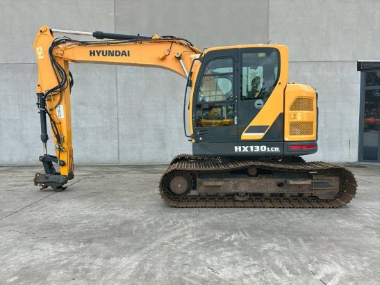 Hyundai HX130 LCR Diesel Crawler Excavator 2018 HX130 LCR 2018 2 Crawler Excavators image 3
