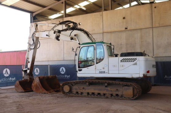 Crawler excavator Hyundai Robex 210LC-9 Diesel 193kW 2013 Robex 210LC-9 2013 2 Crawler Excavators image 3