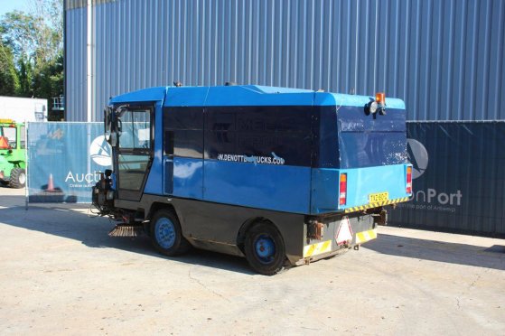 Sweeper Ravo 5002 SI CD Diesel 81kW 2000 Ravo 5002 SI CD 2000 2 image 3