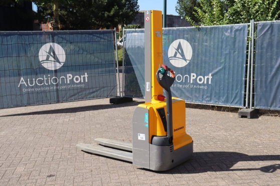 Stacker Jungheinrich EMC 110 Electric 1000kg 2018 EMC 110 2018 2 image 3