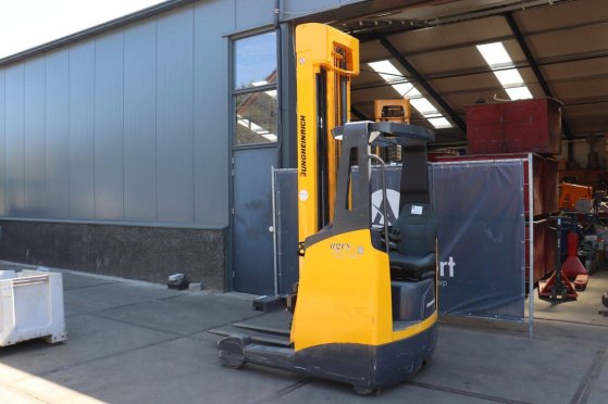 Jungheinrich ETV 114 Electric Reach Truck 1400kg 7.7m 2008 ETV 114 2008 2 image 3