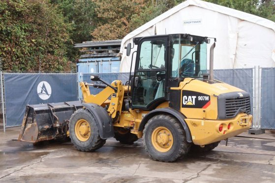 Caterpillar 907M Diesel Wheel Loader 2016 907M 2016 2 Wheel Loaders image 3
