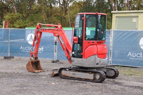 Crawler excavator Yanmar Vi020-4 Diesel 2013 Vi020-4 2013 2 Crawler Excavators image 3