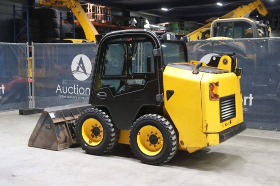 Skid steer loader JCB Robot 155 (T4) BW2 Diesel 2015 Robot 155 (T4) BW2 2015 2 Wheel Loaders image 3