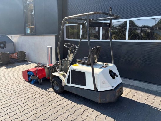 Weedtrac Diesel implement carrier with various attachments Weedtrac 2 image 3