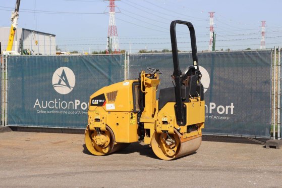 Tandem vibratory roller Caterpillar CB1.7 Diesel 18.4kW 2018 CB1.7 2018 2 image 3