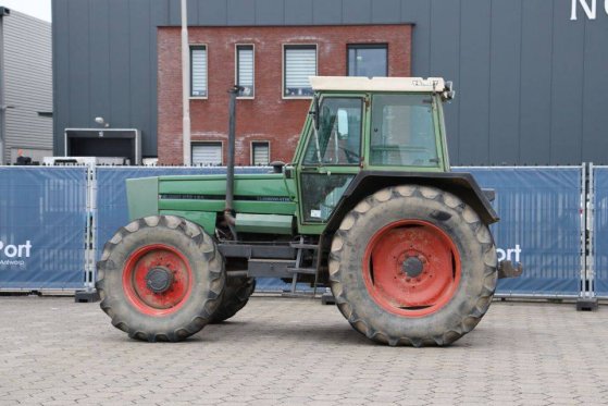 Tractor Fendt Favorit 612 LSA E Diesel 99kW 1984 Fendt Favorit 612 LSA E 1984 2 Tractor Units image 3