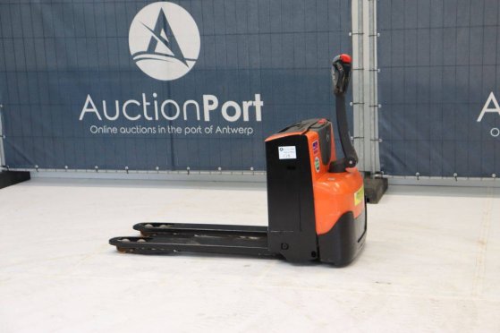 BT Electric Pallet Truck BT 2 Pallet trucks image 3