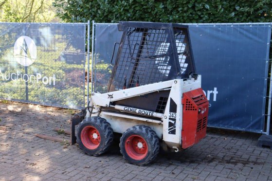 Skid steer loader Bobcat 343 Diesel 343 2 Wheel Loaders image 3