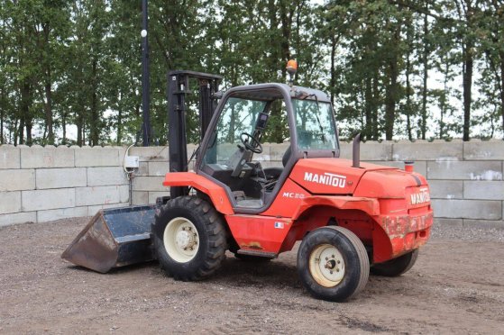 Rough-terrain forklift Manitou MC 30 Diesel 61.5kW 3000kg 3.7m 2000 MC 30 2000 2 Rough Terrain Forklift image 3