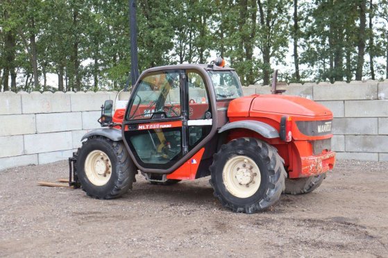 Manitou MLT 526 Turbo Compact Diesel Telehandler 71.6kW 2001 MLT 526 Turbo Compact 2001 2 image 3