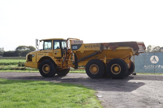 Dumper Volvo A25D Diesel 227kW 2002 A25D 2002 2 Dump Truck image 3