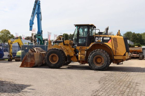 Caterpillar 966M Diesel 222kW Wheel Loader 2015 261 2015 2 Wheel Loaders image 3