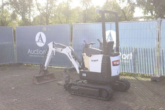 Mini excavator Bobcat E10 Diesel 7.5kW 2015 E10 2015 2 image 3