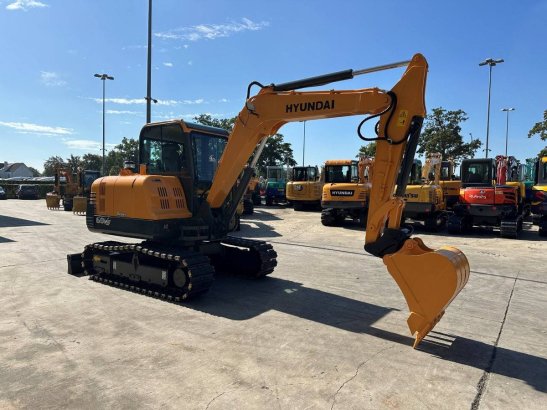 Midi excavator Hyundai R60VS Diesel 2017 R60VS 2017 2 Crawler Excavators image 3