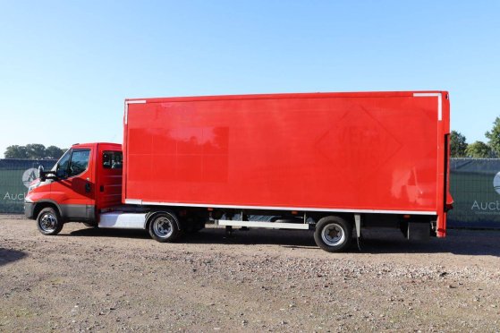 Iveco 40C18 Diesel 180hp 2018 Refrigerated Box Truck with Veldhuizen Trailer 40C18 2018 2 Refrigerated vans image 3