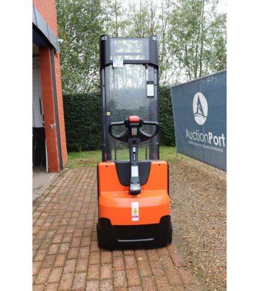 Toyota SWE140 Electric Stacker 1400kg 3.25m 2017 SWE140 2017 2 image 3
