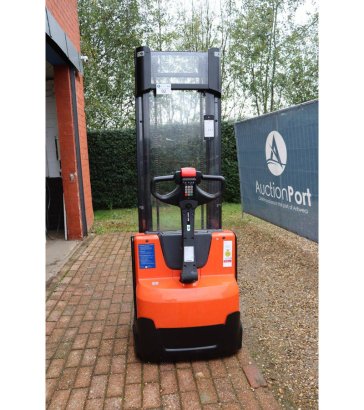 Toyota SWE140 Electric Stacker 1400kg 3.2m 2017 SWE140 2017 2 image 3