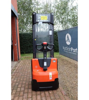 Toyota SWE140 Electric Stacker 1400kg 3.25m 2017 SWE140 2017 2 image 3