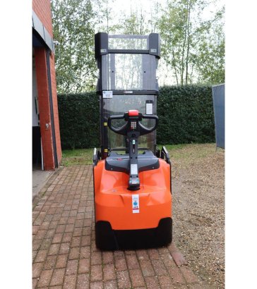 Toyota SWE200 Electric Stacker 2000kg 3.1m 2019 SWE200 2019 2 image 18