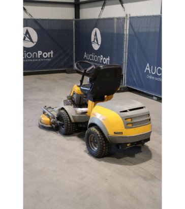 Stiga Park Pro 25 AWD Petrol Ride-on Mower 2011 Stiga Park Pro 25 AWD 2011 2 image 4