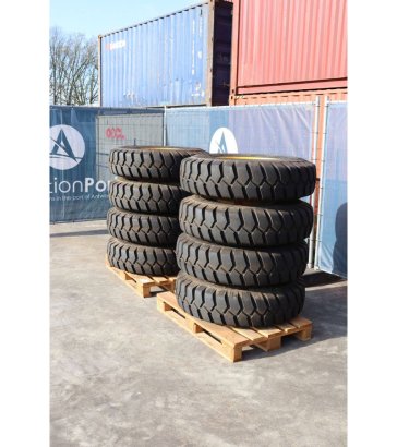 Batch of Nokian 11.00-20 tires with rims, 8 pieces Kia 2 Flatbed open trailers image 4