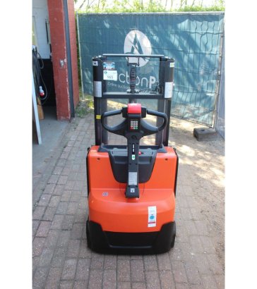 Toyota SWE200D Electric Stacker 2000kg 2.1m 2023 SWE200D 2023 2 image 4
