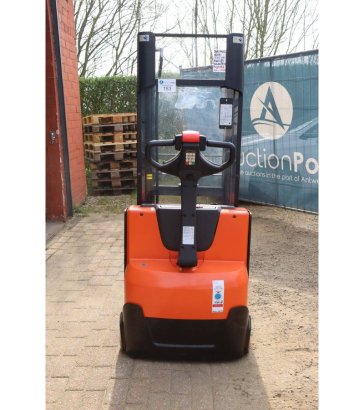 Stacker BT SWE 140L Electric 1400kg 2.65m 2015 BT SWE 140L 2015 2 image 4