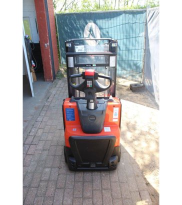 Toyota SWE200D Electric Stacker 2000kg 2.1m 2020 SWE200D 2020 2 image 4