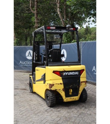 Hyundai 30BH-9 Electric Forklift 3000kg 4.05m 2016 30BH-9 2014 2 Forklift image 4