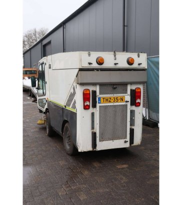 Tennant A60 Diesel Sweeper 2006 TENNANT A60 2008 2 image 4