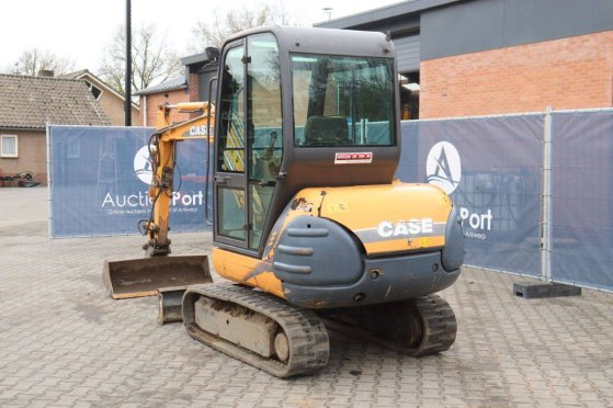 Rupsgraafmachine Case 28 CAB Diesel 2003 28 CAB 2003 2 Crawler Excavators image 4