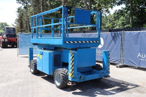 Scissor Lift Genie GS2669 RT Diesel 680kg 9.7m 2014 GS2669 RT 2014 2 Scissor Lifts image 4
