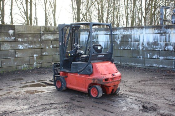 Linde E20P-02 Electric Forklift 2000kg 4.47m 2004 E20P-02 2004 2 Forklift image 4
