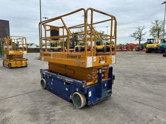Scissor lift Haulotte Compact 10 Electric 2002 Haulotte Compact 10 2002 2 Scissor Lifts image 4