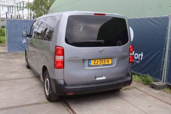 9-seater Toyota Proace Diesel 120hp 2019 Proace 2019 2 Closed vans image 34