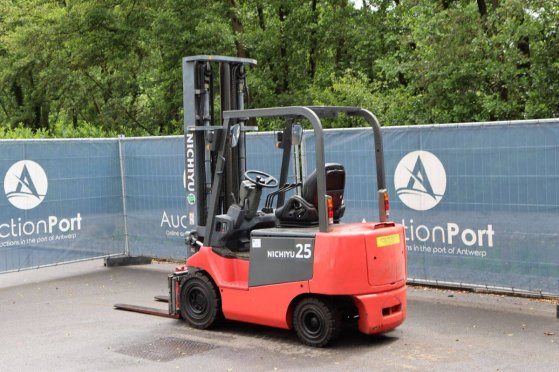 Nichiyu FB25PN Electric Forklift 6.0m Nichiyu FB25PN 2 Forklift image 4
