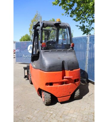 Linde E30-600 Electric Forklift 3000kg 7.0m 2008 E30 2008 2 Forklift image 4
