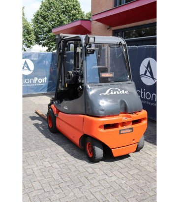 Linde E30-02 Electric Forklift 3000kg 2003 E30-02 2003 2 Forklift image 4