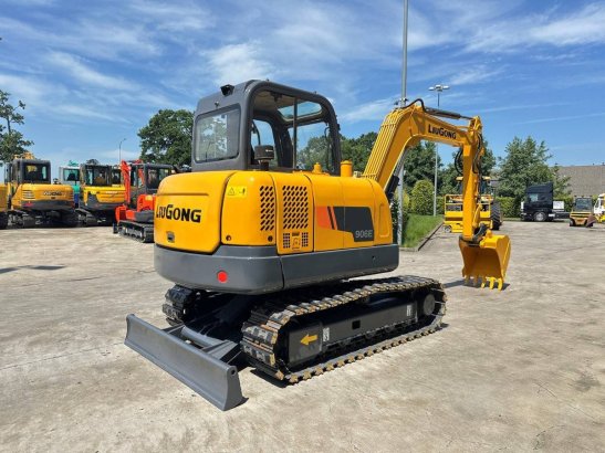 Midi excavator LiuGong CLG906E Diesel 2021 LIUGONG CLG906E 2021 2 Crawler Excavators image 4
