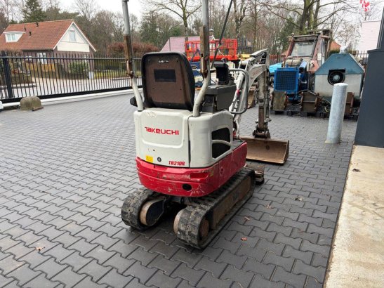 Mini excavator Takeuchi TB210R Diesel 8.8kW 2015 TB210R 2015 2 image 4