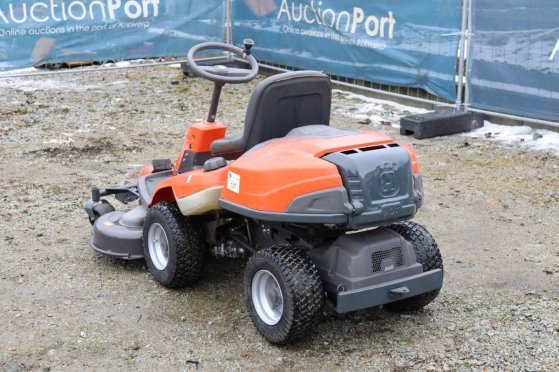 Husqvarna R320 AWD Ride-on Mower Petrol 10.2kW 2018 R320 AWD 2018 2 image 4