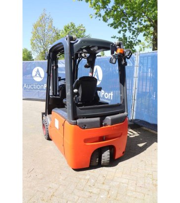 Linde E16-01 Electric Forklift 1600kg 2011 E16-01 2011 2 Forklift image 34