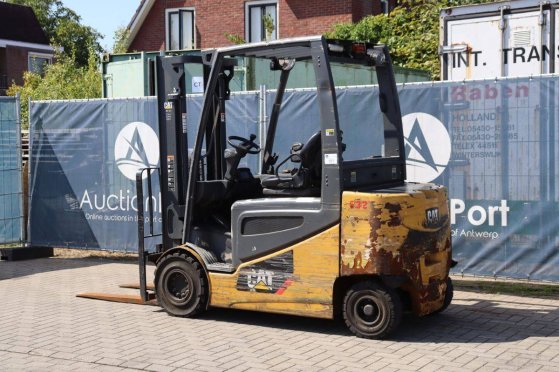 Caterpillar 2EP5000 Electric Forklift 2260kg 3.1m 2EP5000 2 Forklift image 4