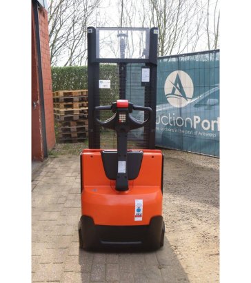 Stacker Toyo SWE120 Electric 1200kg 2.9m 2017 Toyo SWE120 2017 2 image 4