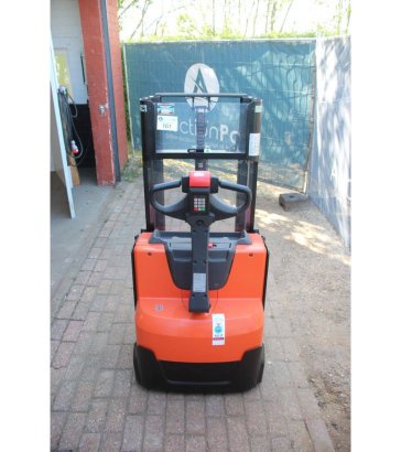Toyota SWE200D Electric Stacker 1000kg 2.1m 2022 SWE200D 2022 2 image 4
