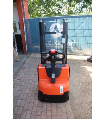 Stacker BT SWE140L Electric 1400kg 2.65m 2015 BT SWE140L 2015 2 image 4