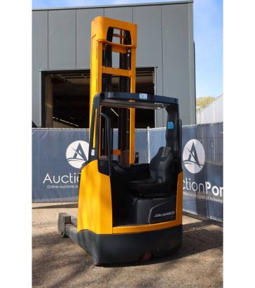 Jungheinrich ETV320 Electric Reach Truck 2000kg 8.42m ETV320 2 image 4
